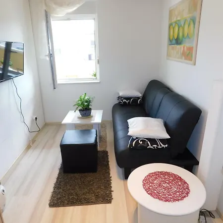 Apartman Lidija Πούλα