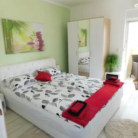 Apartman Lidija Πούλα